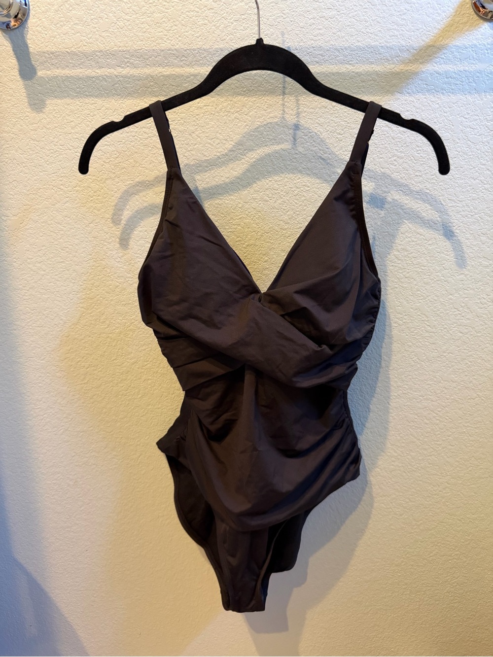 NWT Women’s Tommy Bahamas one-Piece Swimsuit black Solid Adjustable Straps Sz 10